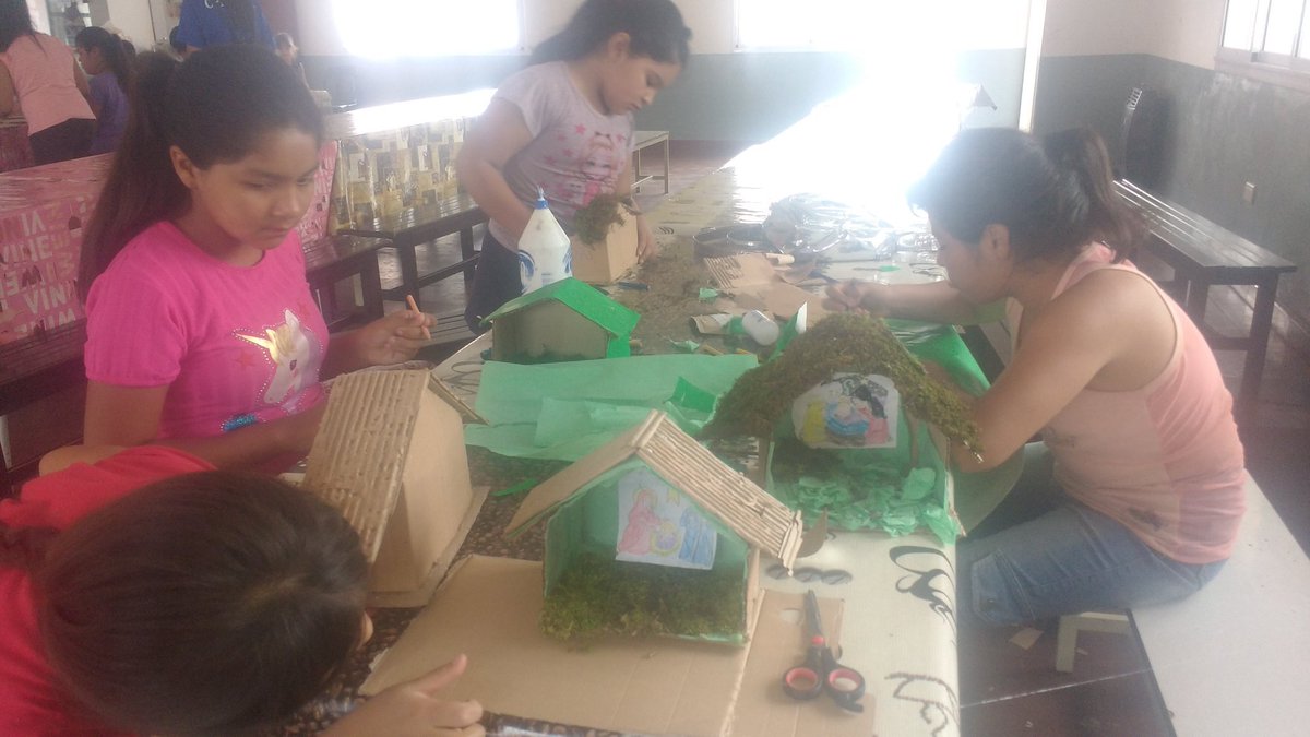 Jesi232323's tweet photo. Plan Alimentario Salteño,  Escuela Leopoldo Lugones. Armadondo adorno para el arbolito navideño y pesebre @fguillesaavedra @rubem_dario29 @patriciapinasco @artydance23 @SaltaEduca2030 @MEducacionSalta https://t.co/ercU5i8v7V