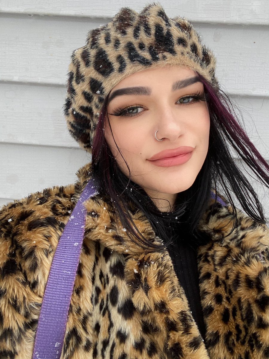 Some photos of me in the snow that everyone has probably already seen but I want twitter to have them