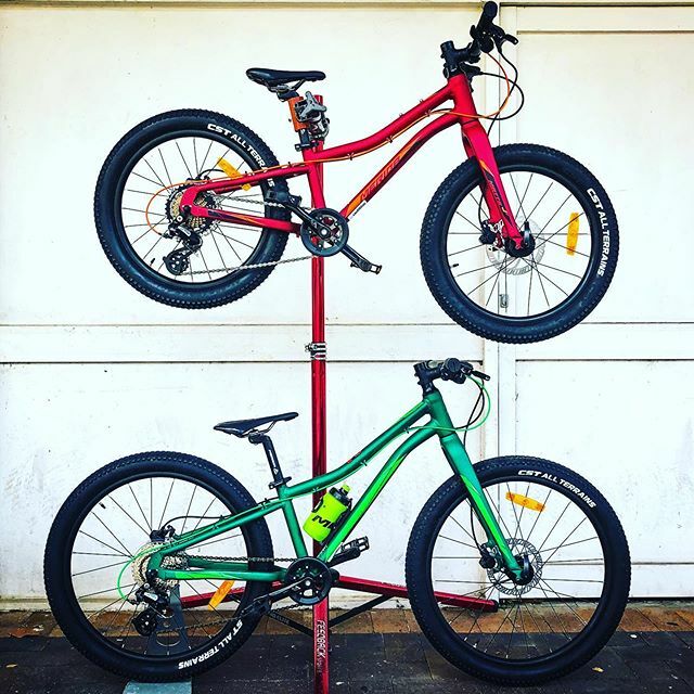 mtbcairns's tweet photo. In store for Xmas. 🎅🏾@meridabikesaus 20” plus and 24”plus mountain bikes. 1x, hydro disc brakes, modern geo and super light weight. #ridecairns #mtb #mountainbike https://t.co/VsVpFHKMC1 https://t.co/APlSs4vJOd