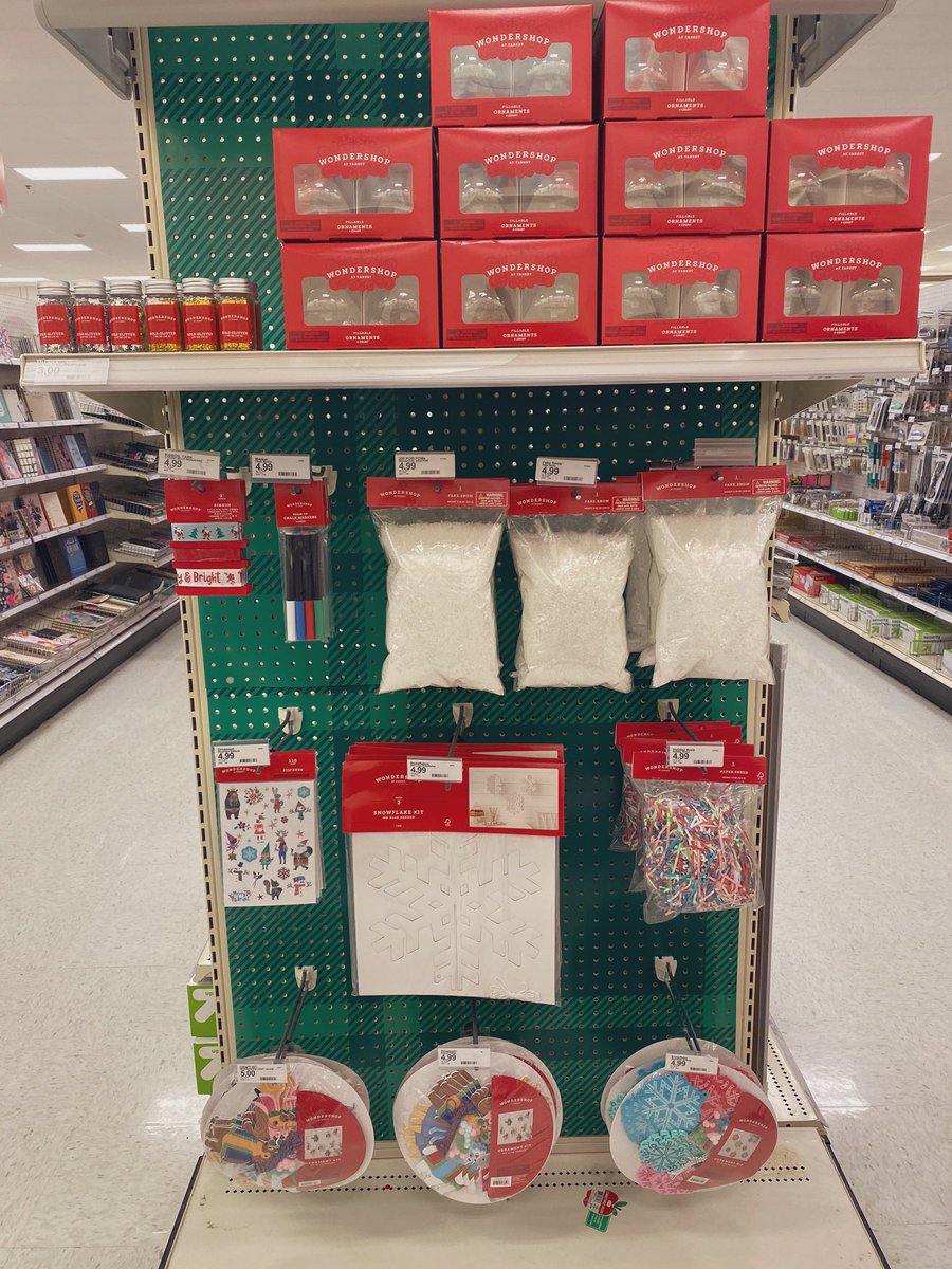 TargetChandler's tweet image. Crushing some end caps and Amplified Gifting!! 1939 is ready for the “holla”dayssss!!🎅 🎄🎯  #1939 #HolidayPrep.  #WorkSomewhereyoulove.