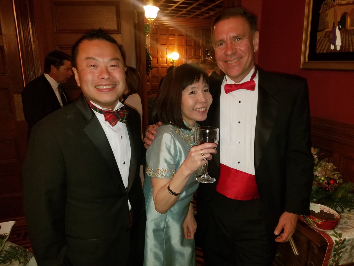 BetsyKim's tweet photo. Top 100 Reasons to ❤NY #36 - Friends' #OTT #HolidayParties thrown by #OfficeFriends (&amp; their families) who become #LifetimeFriends! #gratitude #LoveTheseGuys #LoveNY #LetThePartiesBegin! https://t.co/yvA48lcdi9