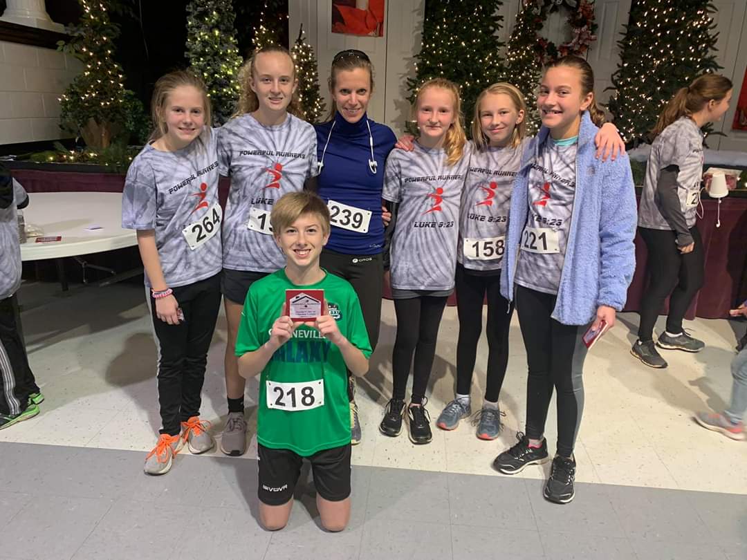 fergghs's tweet photo. Coach Lenker and her cross country crew! All did great!!! @Lenkergms @Brynnferg21 @coachBFerg27 @BryceFerguson15 @FergQB4 @bpathlete @jacksonchris201 https://t.co/lzXwmm3Tcc
