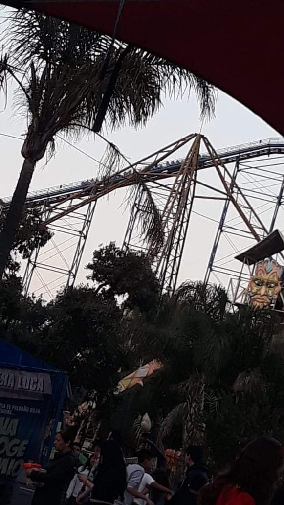 RodolfoOrtizE's tweet photo. Se presentan fallas en el Juego Mecánico #SuperMan de #SixFlagsMx #SixFlags #Mexico
Por protocolos internacionales del parque, es #ProtecciónCivil de @SixFlagsMexico quienes atienden el incidente, en caso de que se salga de control solicitan apoyo de @CNPC_M
#Emergencia #Ajusco https://t.co/TD95Sjtg3V