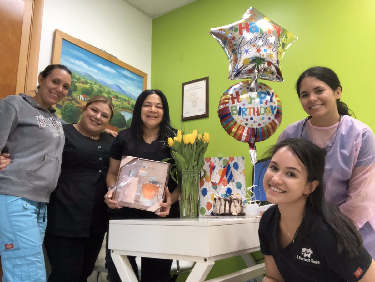 ArguelloDr's tweet photo. Happy birthday to the best, dr.  Connie👩🏻‍⚕️🌸🌸
Happy birthday doctor, on behalf of your entire team, best wishes to you always✨ we love you♥️
The happy moments are never lacking in this office, like a family👏🏻😁♥️🌸
#birthday #doctor #dentist #dentistry #love #surprise #happy https://t.co/TDAiw5zbus