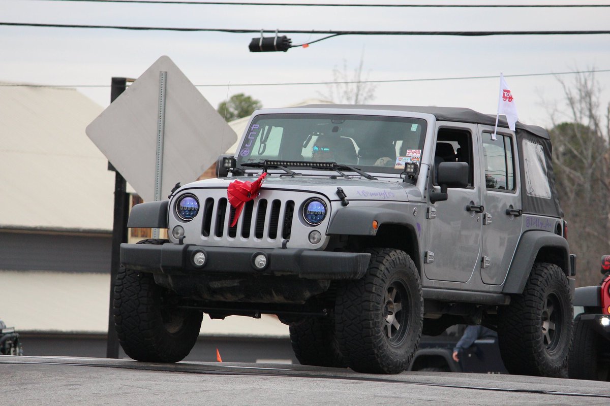 ChrisDanielle3's tweet photo. Trollop_jku #ToysForTots #jeepparade #2019 https://t.co/G5Lm8Jya9s