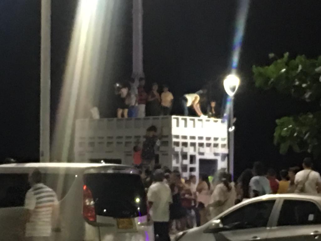 luchovoltios's tweet photo. Hay gente que se pasa de piña en el Malecón. Qué pasa con la cultura ciudadana? #CuidemosLoNuestro https://t.co/f3TjPhTcEk