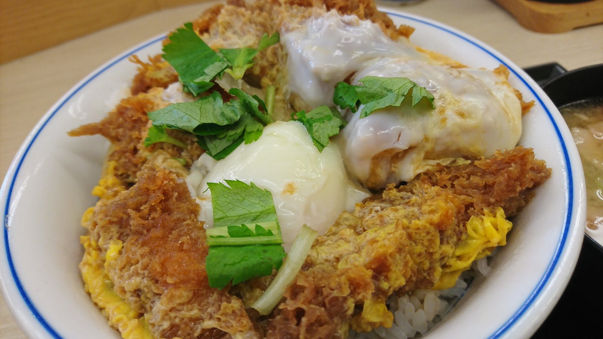 くに 朝ごはん 特カツ丼 とん汁 小 やっぱ かつや は美味しいなぁ かつや 代々木 カツ丼 特カツ丼 かつ丼 とん汁 朝ごはん T Co Ucbgmtjwgv Twitter
