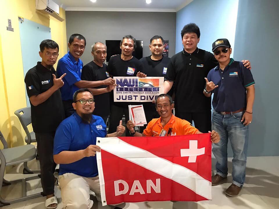 naui_id's tweet photo. NAUI - DAN FIRST AID INSTRUCTOR COURSE
Congratulations to all candidates who have passed the test
Happy teaching. Thankyou to our NAUI Course Director Ebram Harimurti # 50558
#nauiworldwide
#nauiasia
#danasiapacific
#danworld
#scubadiving
#wedonauiway
#naui_id
#whale_dive https://t.co/Manb0Tjzsc