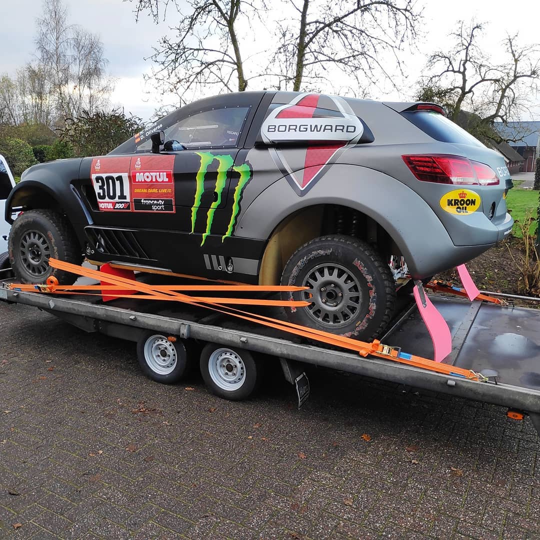 SomosDakar's tweet image. El vehículo de @NaniRoma, preparado por el equipo #Borgward, en la previa del embarque al #BarcoDakar.

Vive el #Dakar2020 en somosdakar.com