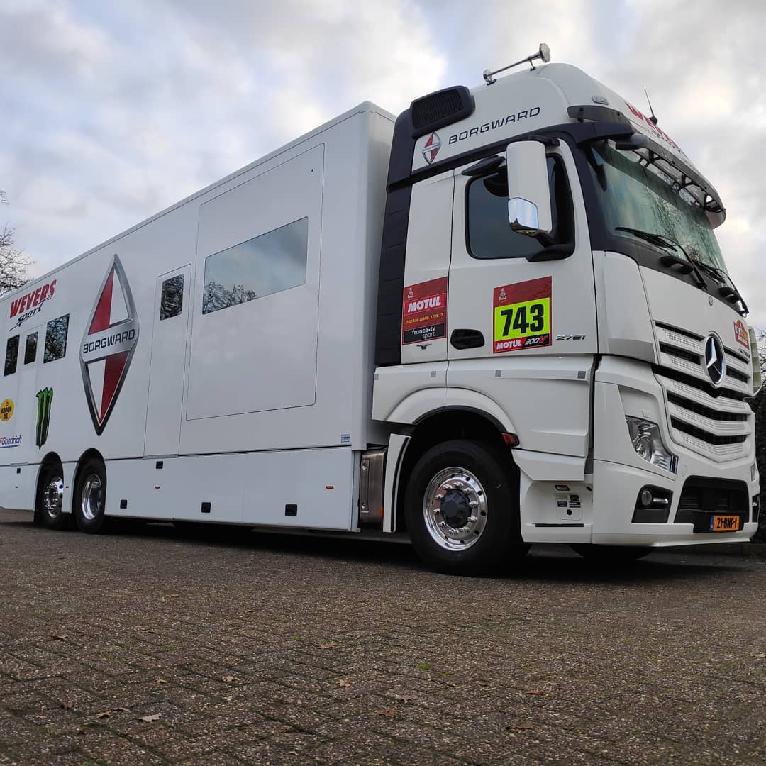 SomosDakar's tweet image. El vehículo de @NaniRoma, preparado por el equipo #Borgward, en la previa del embarque al #BarcoDakar.

Vive el #Dakar2020 en somosdakar.com