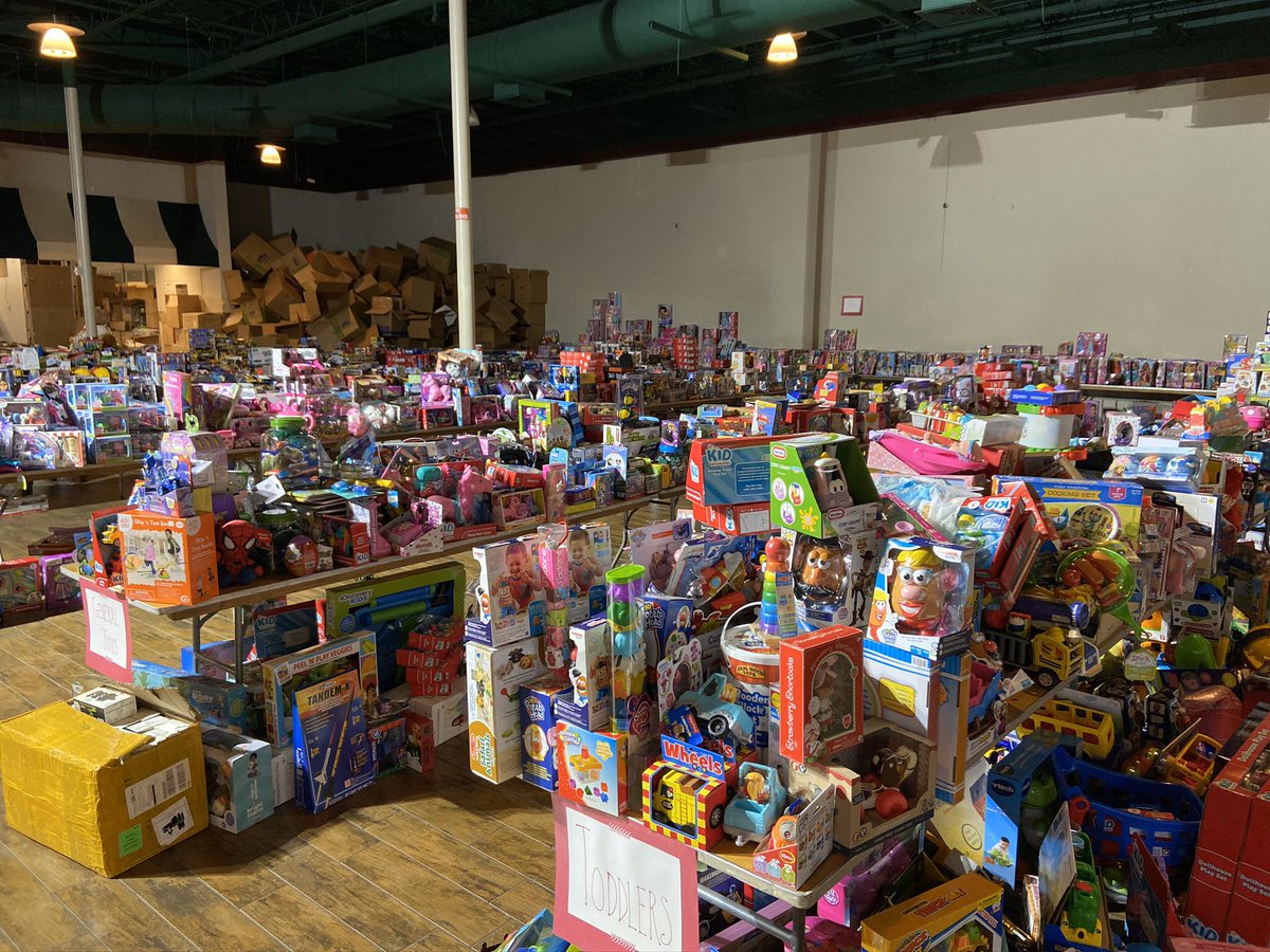 Toy Lift 2019 is in the books! Thanks to the generosity of our community, 4300 local children will have presents for Xmas. Thank you to hundreds of volunteers, 32 restaurants/businesses donating food/drinks &amp; 4 businesses loaning us shopping carts. More toylift.org