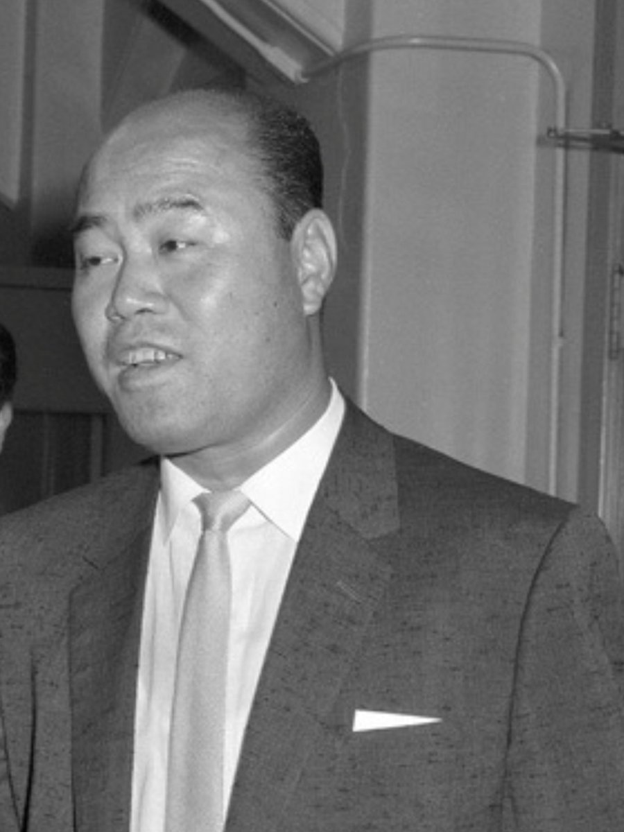 Yuri On Twitter 似ています Wikipediaより 藤山 寛美 かんび 1929年生 喜劇役者 父は 俳優 母は 新町のお茶屋の女将 町井 久之 1923年生 東声会会長 山口組 の三代目組長 田岡一雄 の舎弟 日本は在日ヤクザに牛耳られている Https T Co