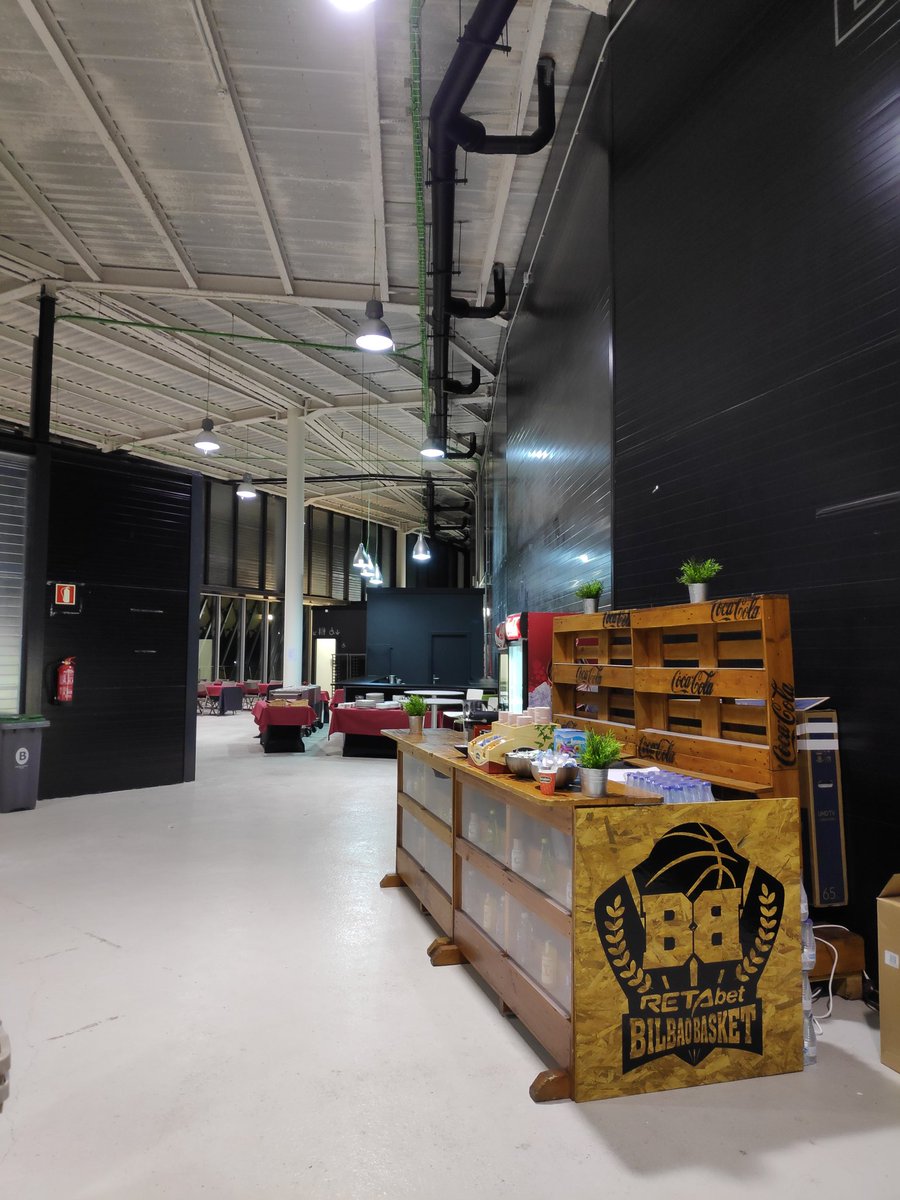 qmisanz's tweet image. Everything is ready for the #QuantumHackathon at Bilbao Arena co-organized by @QUTIS3 @InnolabBilbao and @IBMResearch.  @quantum_ana @Gatgian @KikeSolanoPhys @IraiaMonteagudo @QuantumVic @upvehu @Ikerbasque @OpenSuperQ