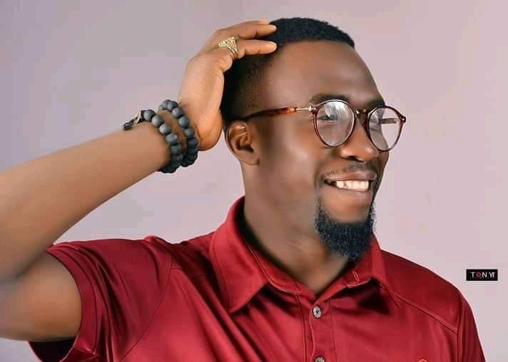 AmazingBenue's tweet photo. 7:44AM
Made in Benue MC's.... 
Who does it Better/Craziest. 
👽 MC Ricky
💣 MC Liberty
🐖 MC Riski Kel
🐐 MC Minister for Lafter https://t.co/Zw45SkQRyB