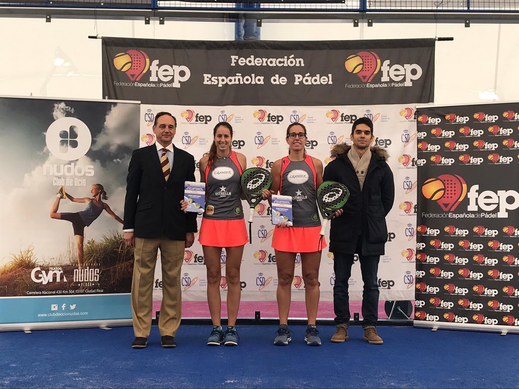 FCatalanaPadel's tweet photo. 🥈Subcampiones
Les jugadores de la selecció catalana @luciasainzp i @gemmatriay aconsegueixen el segon lloc al Campionat d’ Espanya Absolut de Pàdel (#CEAbsFEP) disputat al club @Clubdeocionudos al perdre la Final per 3/6 4/6 contra @majosalayeto i @PaulaJosemaria https://t.co/9f7lO6ruOH
