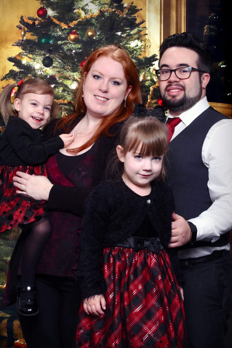 manda_lee13's tweet photo. Did some Christmas &amp; Family Photos this weekend with @braden5011 and the girls. Here are a few of my favourites ❤️ #Christmasphotos #christmasminis #happyholidays #christmas2019 #familyphotos #family #babygirls #sisters #2yearsold #3yearsold #almost4yearsold #parents #myfamily https://t.co/A5xoZyPtLF