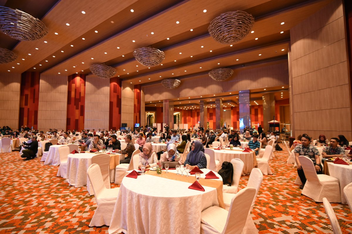 Yeastar's tweet photo. It was a fantastic experience at Indonesia #PartnerConference2019 to meet all our partners and show our gratitude! 🎉Congratulations to all who won the annual Partner Awards🏆! Trust together we'll become more successful in 2020! https://t.co/z8yM2yNxVd