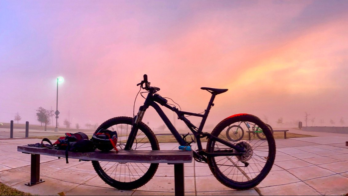 PhotoByLeal's tweet photo. Heavy fog this morning, but I was still able to make a great pano of the fog/ sunrise! ☀️🚲💪🏻👌🏻 #Specialized #mtb #mtbdaily #mtblife #mountainbike #fullsuspension #htx #houston #troyleedesign #SugarLand #SugarLandMtb #SugarLandMtbTrails #RockShox #crankbrothers https://t.co/r9bx27gG68