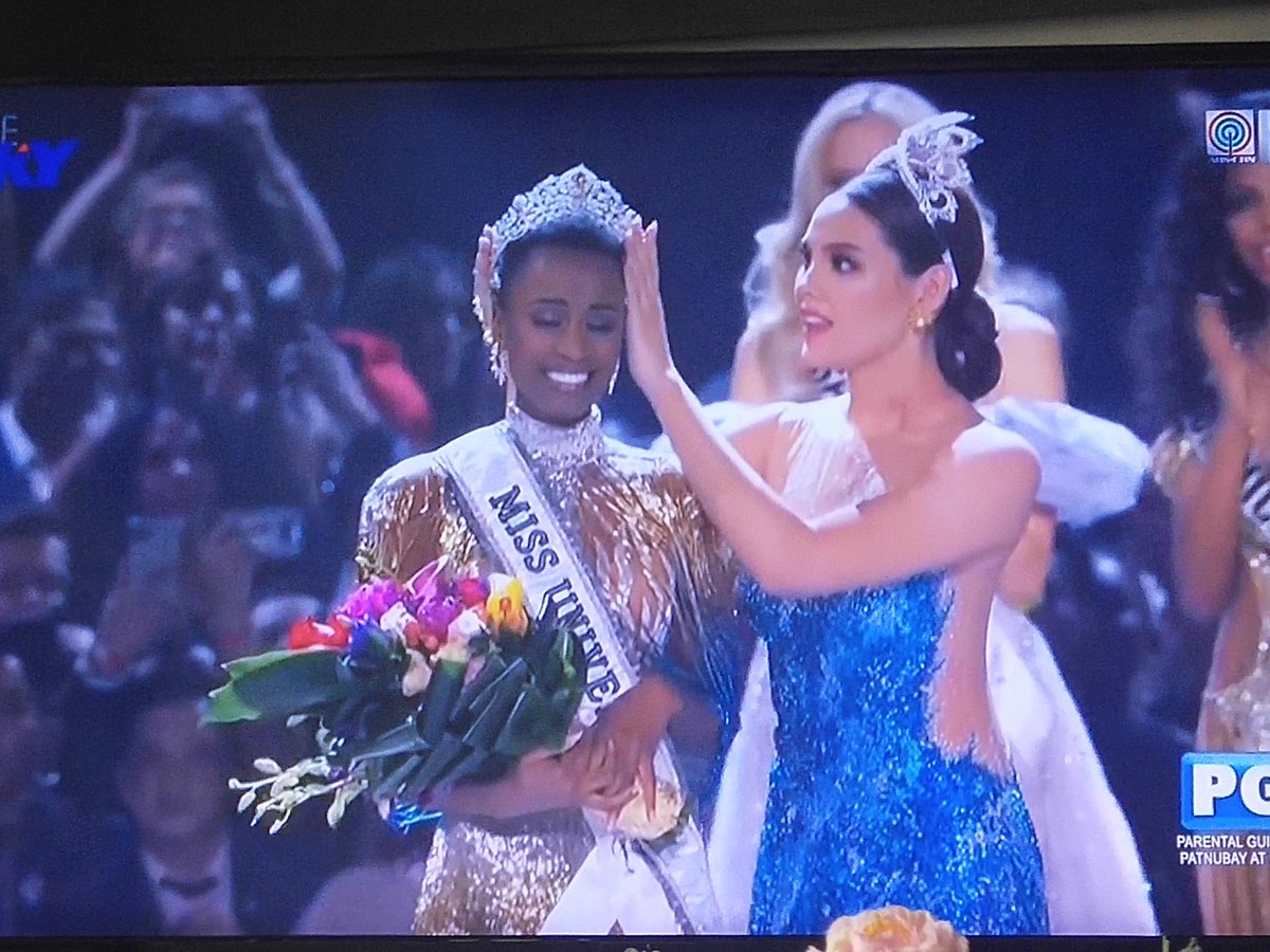 SOUTH AFRICA CROWNING PHILIPPINES AND PHILIPPINES CROWNING SOUTH AFRICA. #MissUniverse2019