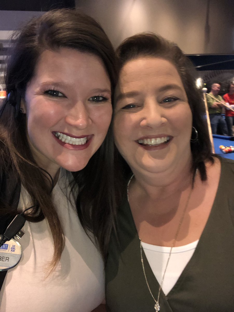 amberolivia2015's tweet photo. 1 of 6 private events for the month! #makingmemories #maineventlouisville #FUNholidayparties https://t.co/KYFRN1hyjU