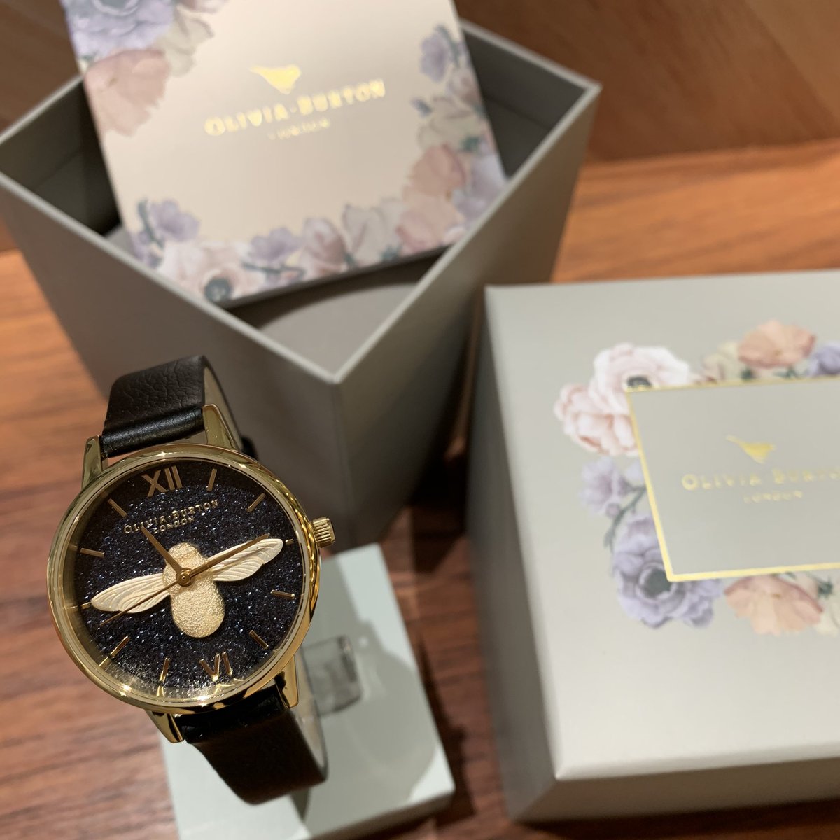 Hms Watchstore Twitter પર Olivia Burton 黒の時計をピックアップ オリビアらしく 可愛さも忘れていません カッコ可愛い 始めませんか 表参道店でお待ちしております Hmswatchstore Oliviaburton オリビアバートン Watch プレゼント 人気 腕時計