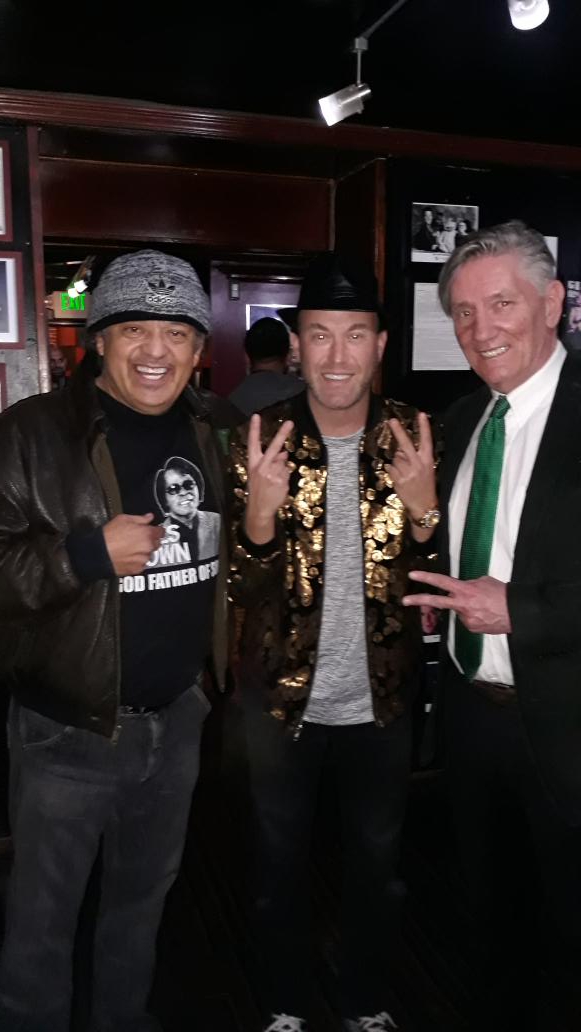 SteveDavidMike2's tweet photo. @JeanieBuss @icehousecomedy @pasadenaweekly Blurry pic , but congrats on @icehousecomedy purchase Mr Buss #GreatJacket V👍 @TMZ @latimes @Lakers @KingJames  @ThePaulRod https://t.co/FkLydEBjqy