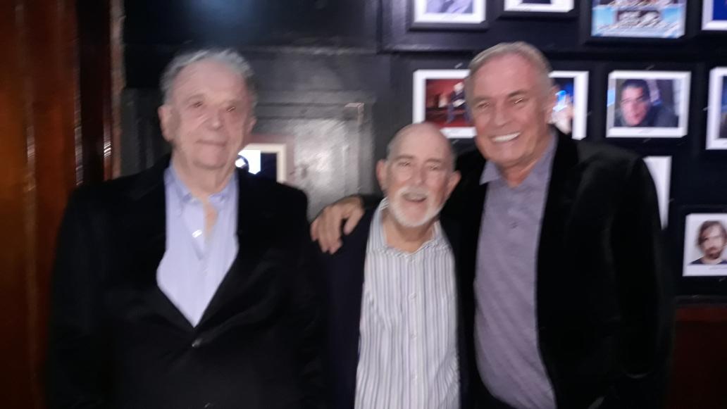 SteveDavidMike2's tweet photo. @JeanieBuss @icehousecomedy @pasadenaweekly Blurry pic , but congrats on @icehousecomedy purchase Mr Buss #GreatJacket V👍 @TMZ @latimes @Lakers @KingJames  @ThePaulRod https://t.co/FkLydEBjqy