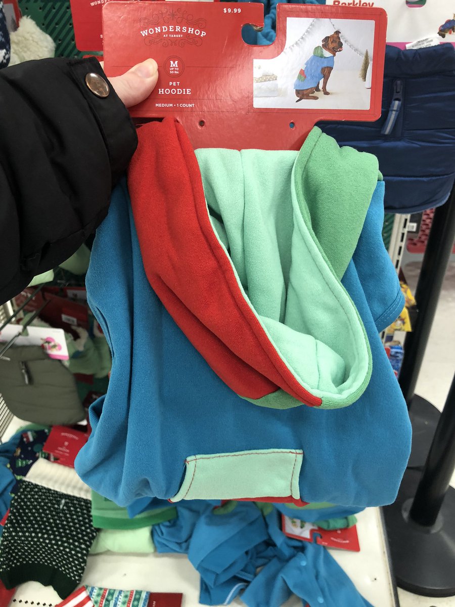 TChelly143's tweet image. Thinking about getting this for my dog lol #newenlandwinters #coldweatherprotection #animalsarefamilytoo