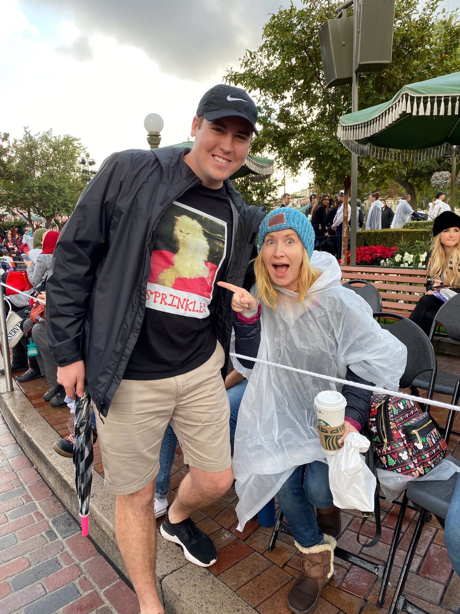 Angela Kinsey from the OFFICE was at Disney today!