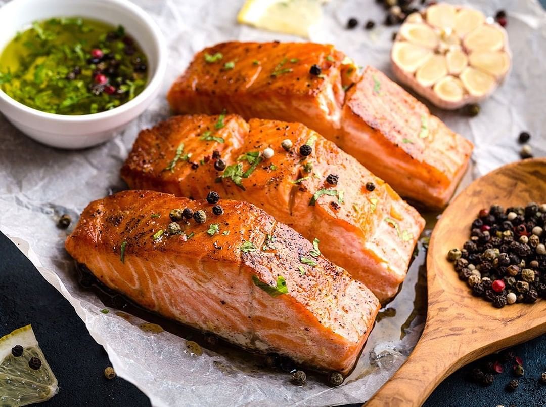 RamonJMitchell1's tweet photo. Delicious fried salmon fillet, seasoned with pepper, herbs, garlic and olive oil. Yummy 😍
#ketomealprep #ketomemes #ketoliving #keto #ketocommunity #ketoswaps https://t.co/YphXFsYBI1