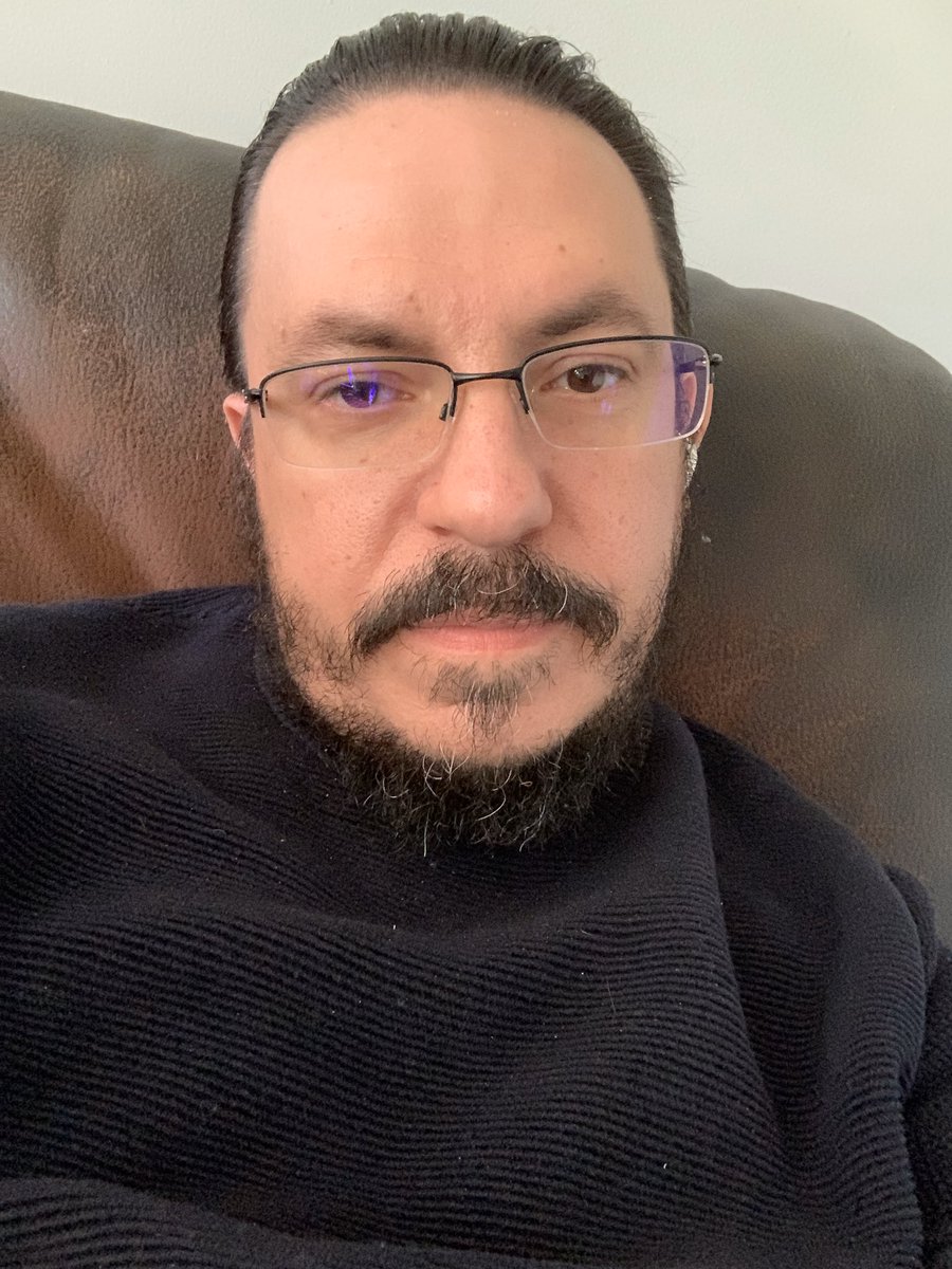 engine945's tweet image. So yeah I got me some glasses now.. #pearlevision #gettingolder #oakleyoptical