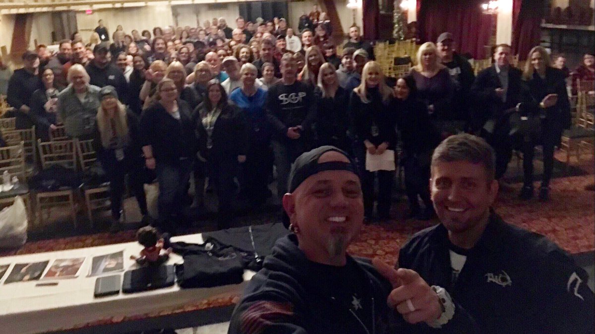 TNWRAITHCHASERS's tweet photo. Workin with a fired up crowd wraith chasin in Buffalo!! π»
#WraithTour2019 #StatlerCity https://t.co/Ys2m9JIlF8