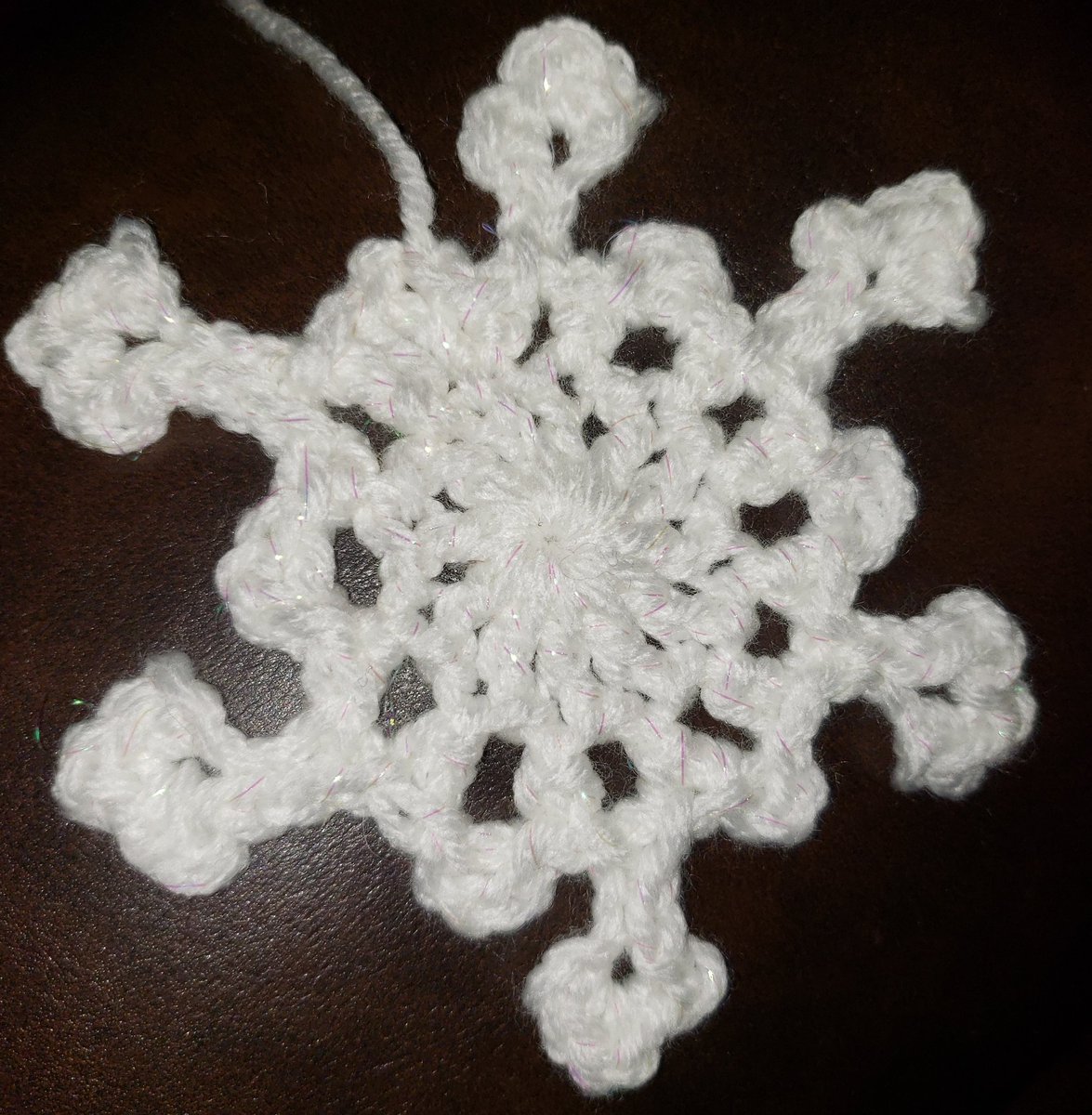 MadeSonni's tweet photo. Snowflakes...Ready for the tree🌲#SONNIMADE for Christmas! https://t.co/pGFbxGQPRd