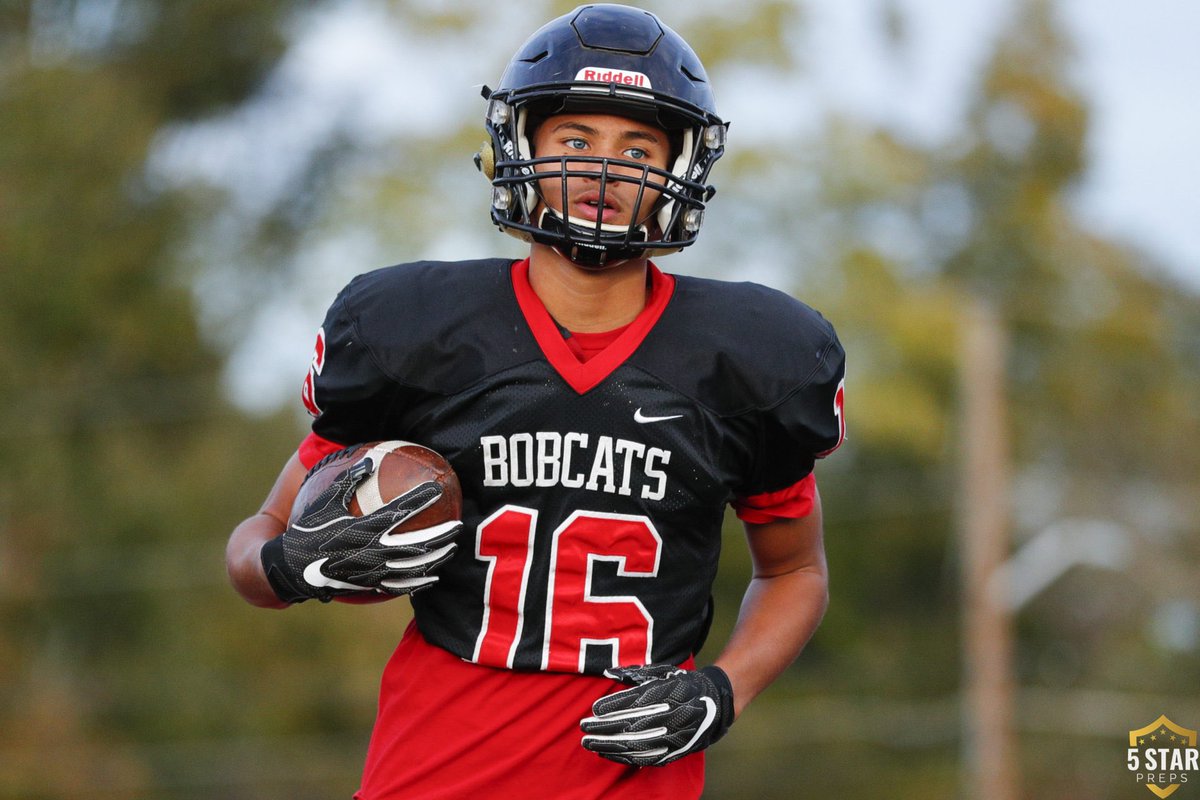 5StarPreps's tweet photo. BACK TO WORK — The 2019 season has been over for roughly 24 hours. That’s all the break we needed.
Now, let’s start getting you prepared for the 2020 high school football season with these WAY TOO EARLY TEAM RANKINGS, eh?
LOOK ➡️ https://t.co/uJIlGyokkH https://t.co/7yb5OMwfzr