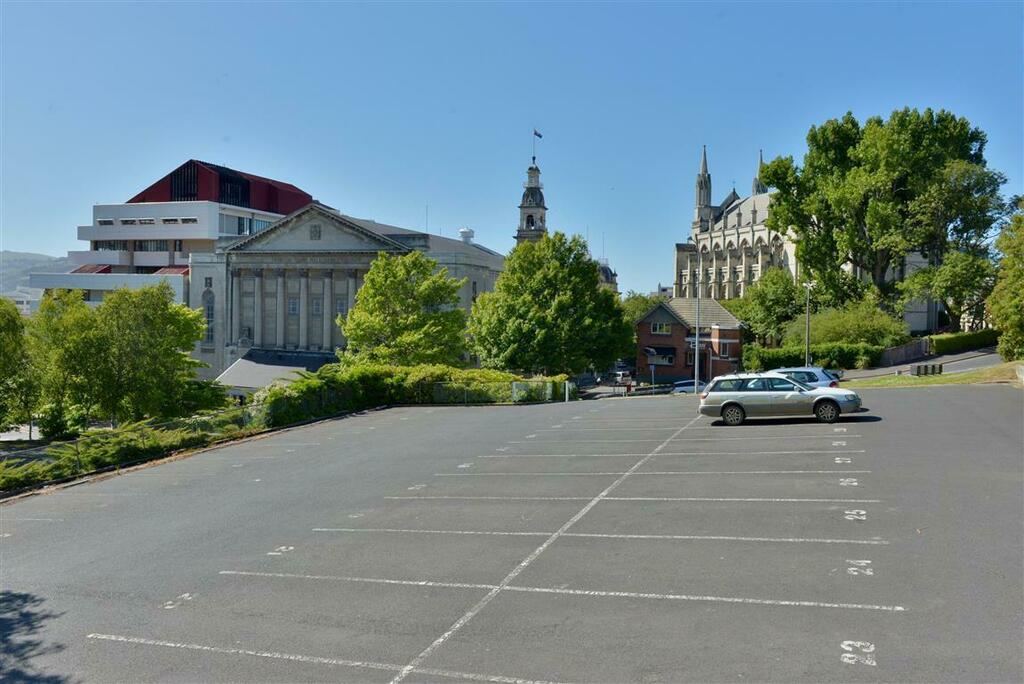Four developers have expressed interest in building a ‘‘high quality’’ hotel on Dunedin’s Filleul St car park site, the Dunedin City Council says. ift.tt/353ooXV