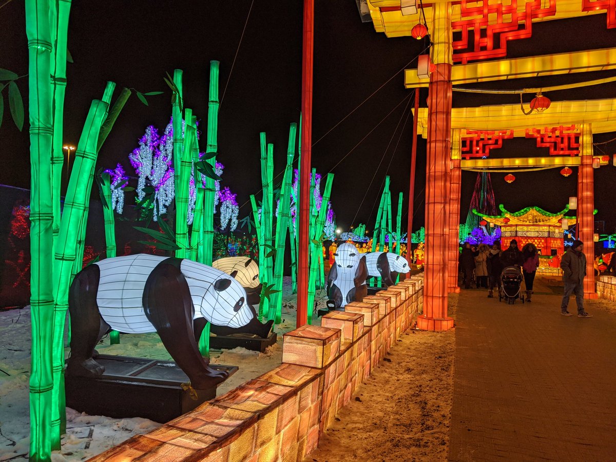 YashYanthi's tweet photo. Roamed around #Illumi this evening and joined in the merriment. Loved spotting people dancing and the kids enjoyed the many light displays in @LavalTourisme #ExperienceLaval
#MurphysDoLaval #Giftedexperience #QuebecOriginal #MurphysDoQuebec https://t.co/1eGrRht7Ap