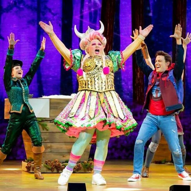 rosspettypro's tweet photo. The Toronto Star says: "A bold and inspired modern update for Robin Hood’s share-the-wealth ethos...The high-pedigree cast contains much musical talent...The rainbow-clad high school students leaping in front of their rainbow-coloured lockers is hard to … https://t.co/mFiZnuhWrm https://t.co/NiVnhtQiXU