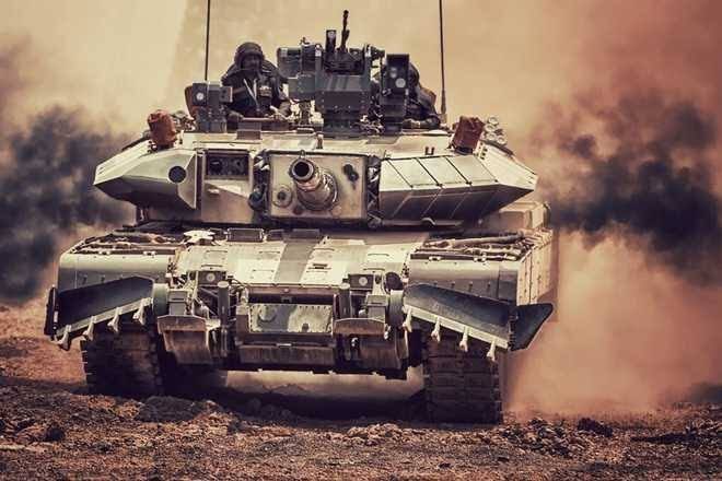 techgujarati's tweet image. DRDO દ્વારા બનાવવામા આવેલી નવી ટેંક “અર્જુન માર્ક ૧A” ના પરીક્ષણ પુરા થઇ ગયા છે. આ નવા વર્ઝન મા કુલ ૭૨ ફેરફાર કરવામા આવ્યા છે.આ ટેંક ની ટોપ સ્પીડ ૪૦ કિલોમીટર છે. અને વજન ૬૮ ટન છે.એક મીનીટ મા કુલ ૮ રાઉન્ડ ફાયર કરી શકે છે. #DRDO #ArjunMK1A #Tanks