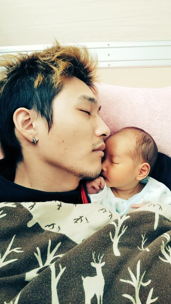 秋さん 俺の顔めっちゃでかいし 息子はまだハゲ 秋さん 俺の顔めっちゃでかいし 息子はまだハゲ