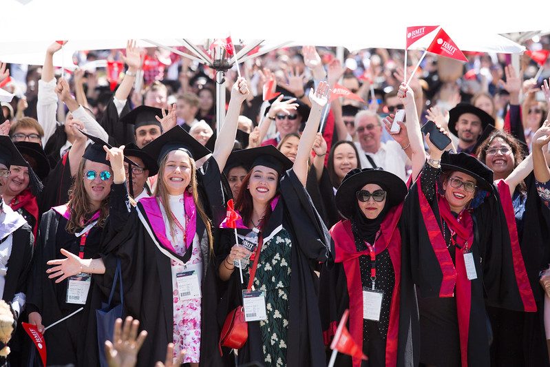 RMIT's tweet photo. Graduating this year? Register for your FREE City campus tours to take with your friends and family!
Take a moment to reflect on your path to graduation, and give them a taste of your RMIT experience! #finalyearfeels #RMITgrad #RMITgrad19
https://t.co/FMW9niAA7T https://t.co/JPkwzzZHzj