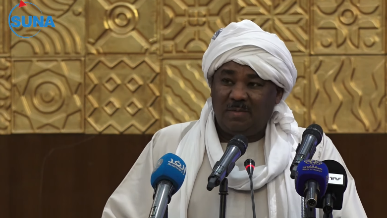 aswagalmal's tweet photo. 1/4 كلمة معالي د.ابراهيم البدوي وزير مالية #السودان أمام تجمع أصحاب العمل.
 أهم ما جاء فيها:
- زيادة الجهد الضريبي (ليس زيادة الضرائب)
- انشاء بورصة لجميع صادرات #السلع بما فيها #الذهب
-  توجيه المساعدات العينية والفنية لبناء الب��ية التحتية لزيادة الصادرات
- تأهيل الخدمة المدنية https://t.co/GE6A6fj72T