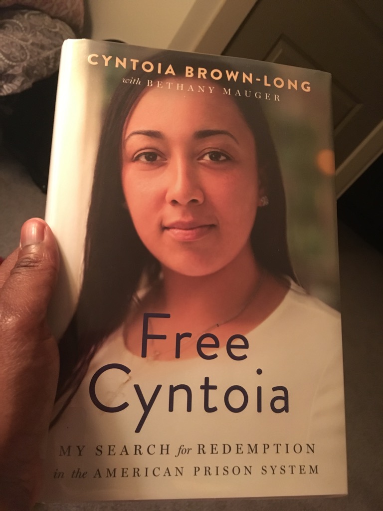 BdouglasTV's tweet photo. Thank you so much @cyntoia_brown for sharing your testimony of God’s greatness This book is amazing and inspiring! 🙏🏾 https://t.co/9lOgtijvpM