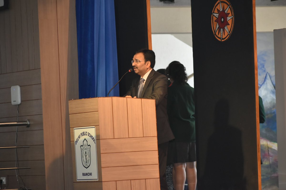 DC_Ranchi's tweet photo. Respected @ceojharkhand Sri Vinay Choubey sir asked all the students present there to go and ask your parents to step out & vote.
On this students present there assured the same with a loud cheer.
@SpokespersonECI
@rmray
@tweetmittal
#GoVoteRanchi
#RanchiVotes
#VoteParv https://t.co/a2Iwoh9U1O