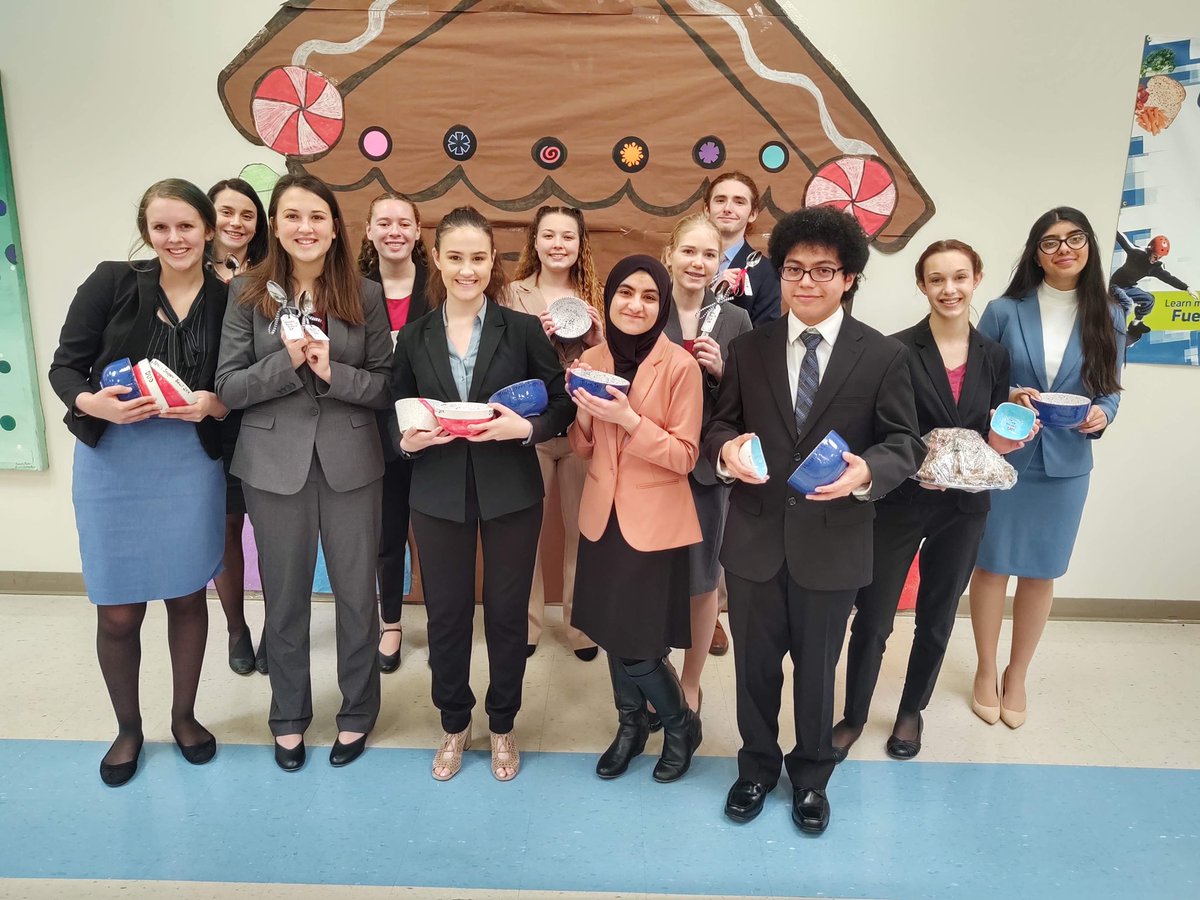 lsw_speech's tweet photo. We had a wonderful time competing at the Norris Soup-er Bowl tournament on Saturday! We left with several bowls and spoons, as well as a platter of delectable cookies for our win! https://t.co/rXhiXHcIMS
