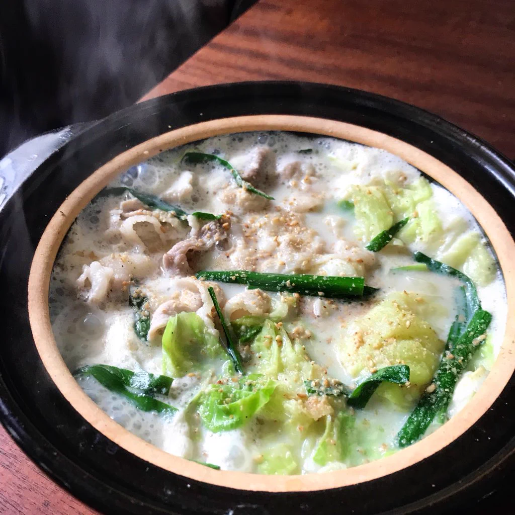 スープの素いらず!?材料たった3つで出来る超簡単豆乳鍋!!