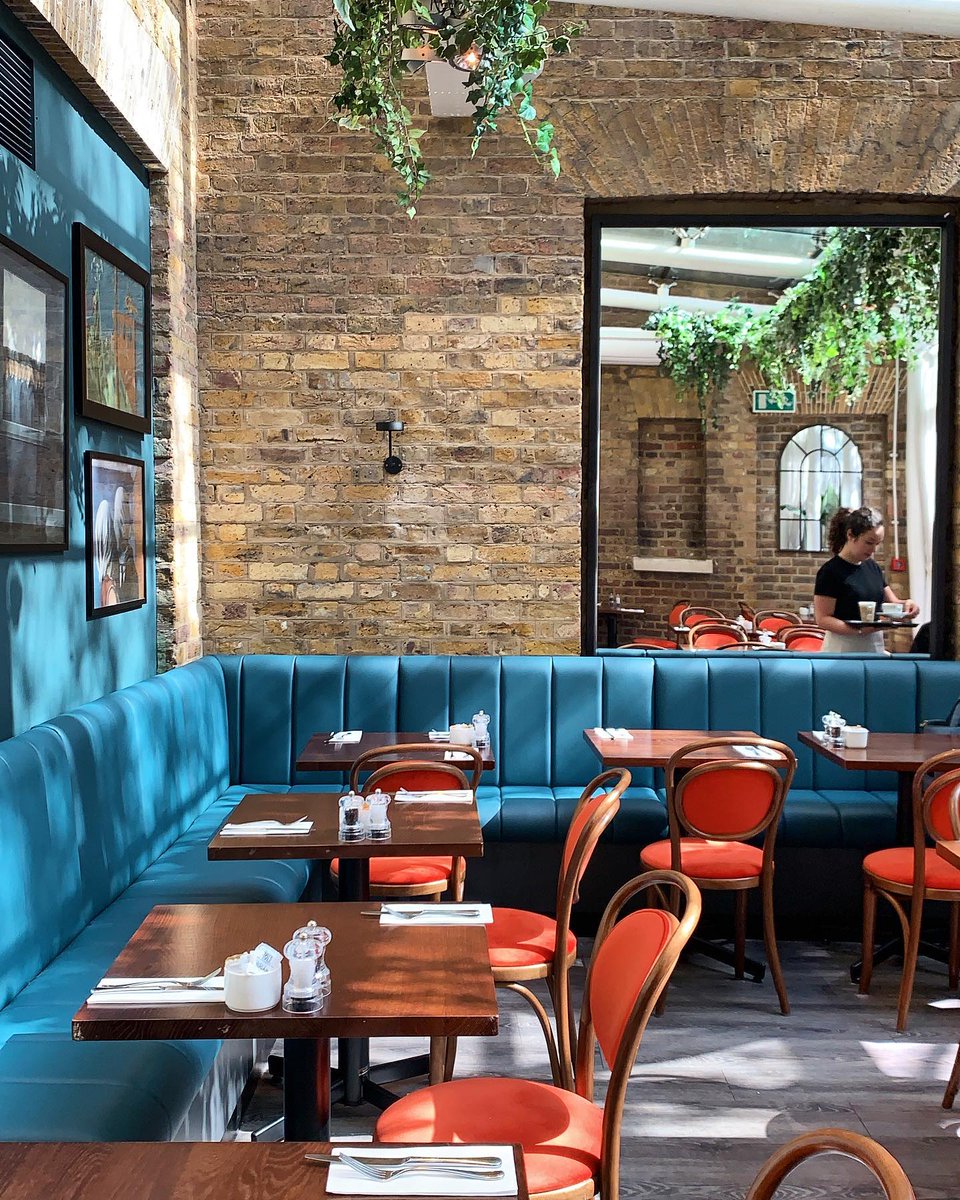 ManicomioSW3's tweet image. Lunch memories from London. How great is this palette? #colorinspo #complementarycolors #london #dukeofyorksquare
📷 by @lesleysellsaustin
📍 85 Duke of York Square, SW3 4LY
🖥 manicomio.co.uk
☎️ 020 7730 3366