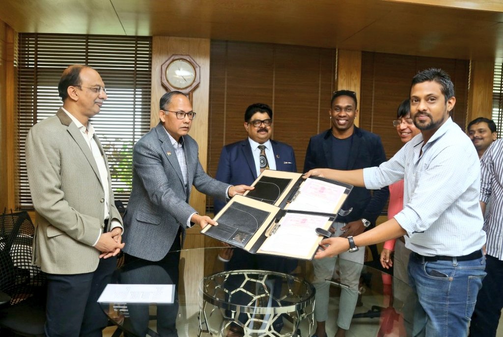 nmdclimited's tweet photo. Mr.@DJBravo47, former captain @windiescricket, will associate with this cause through a documentary film titled #MenTakeLead to create awareness among women &amp; young girls to counter poor menstrual hygiene practices in the tribal areas of #Bastar region of #Chhattisgarh. 2/1 https://t.co/ekBpS4y8pt