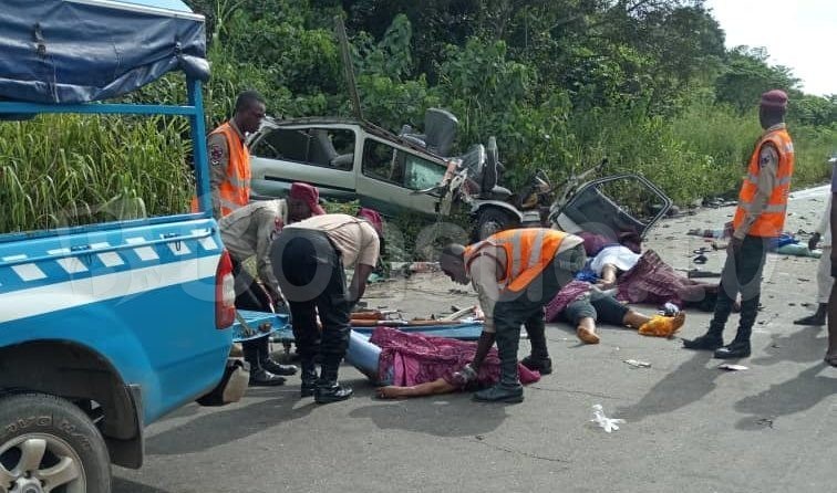 BonsueTv's tweet photo. 12 lives lost in Niger Road Accident —FRSC https://t.co/W9o2O4ZvJL https://t.co/DsZUHaSSvZ