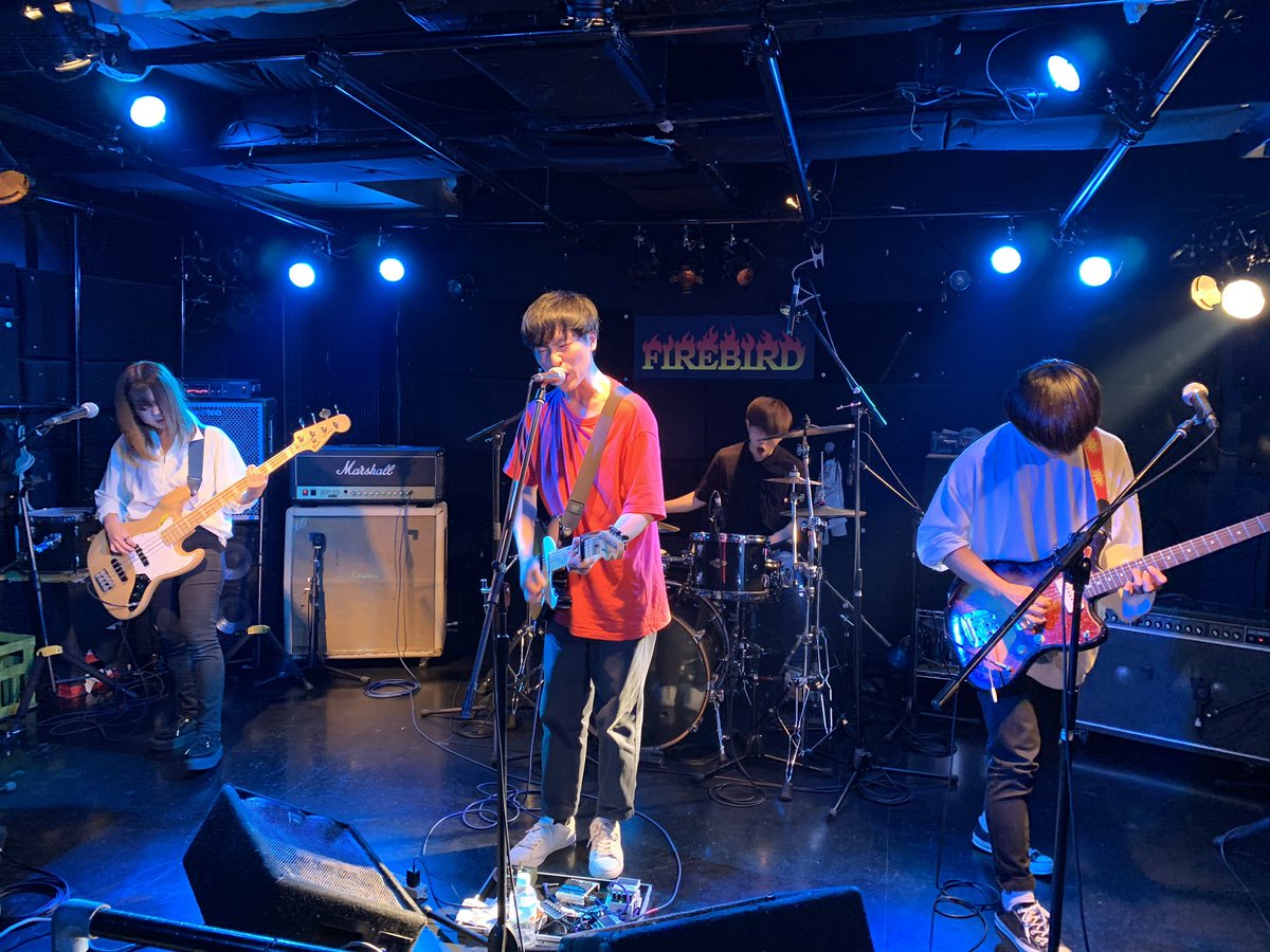 oka_zawako's tweet photo. 今年の頭に出会ったバンド。
若くて勢いあってめちゃくちゃ良い曲歌う。
3ピースから4ピースバンドになってて、より曲の良さが増してた。
にょっぴー曰く、Vo.の陸王は柏のシティーボーイらしい。

#Against30Miles
#アゲサマ
#星になるツアファイ https://t.co/Qd8M6LaEIW
