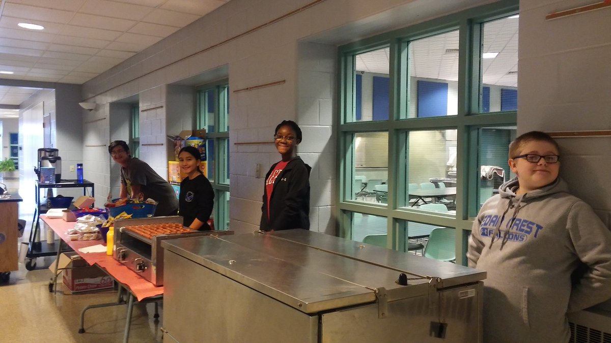 CCMS_PSP's tweet photo. Thank you to our #AMAZING faculty and students who genourously dontated time to make our 2nd #CCMSWISHWEEK a success! Stay tuned for a total donated to our #FalconFamilies #CCMSPSP #CommUNITY #CCMSDOESTHEFUNSTUFF @BlueAggies_CCMS @CCMSTeamBLAST @CCMSStudentLife https://t.co/uoJe2RhLRj